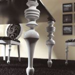 Detalle patas torneada mesa Comedor modena CALIPSO GLASS fija laca