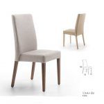 Silla tapizada GILDA moderna con patas en madera de haya