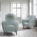Butaca fija tapizada NANA moderna patas madera salon o dormitorio Pedro Ortiz