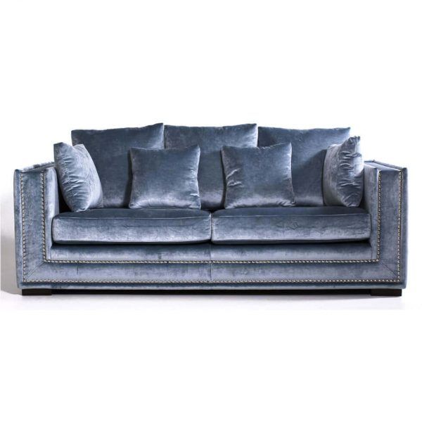 Sofa TRUMAN salon clasico tapizado tachuelas y patas madera