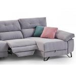 Detalle sofa Chaiselongue Relax LUSINI cabezal abatible salon moderno