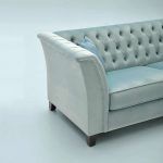 Detalle sofa cama GAVIOTA capitone clasico patas madera