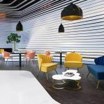 Sillon moderno ESTEFANY hosteleria patas acero oro tapizado