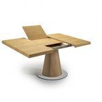 mesa comedor cuadrada sakura extensible central abierto detalle 100x100 salon chapa natural