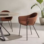ambiente silla metalica tabula tapizada moderna vanguardista salon comedor contract